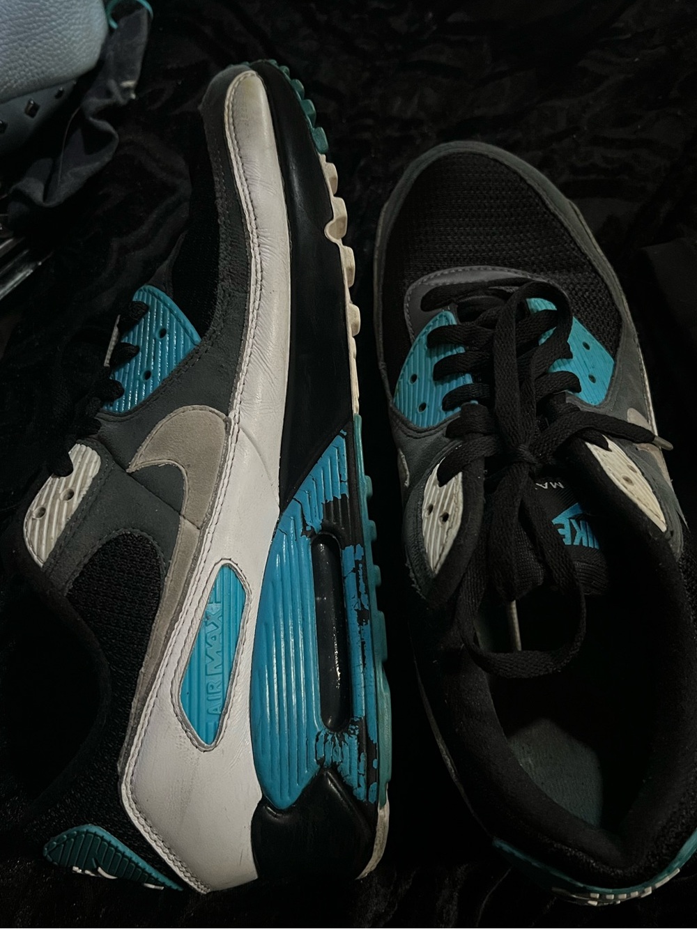 Nike Air Max 90 Sneakers - Picture 2 of 3